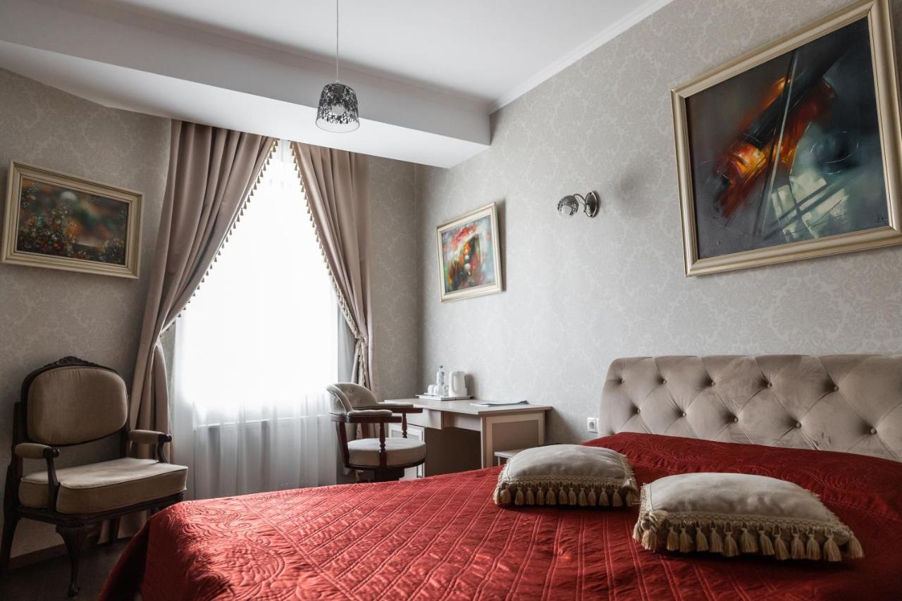 Hotel "Mandarin Clubhouse" Kharkiv Bagian luar foto