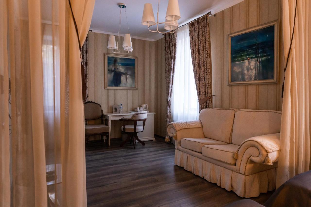 Hotel "Mandarin Clubhouse" Kharkiv Bagian luar foto