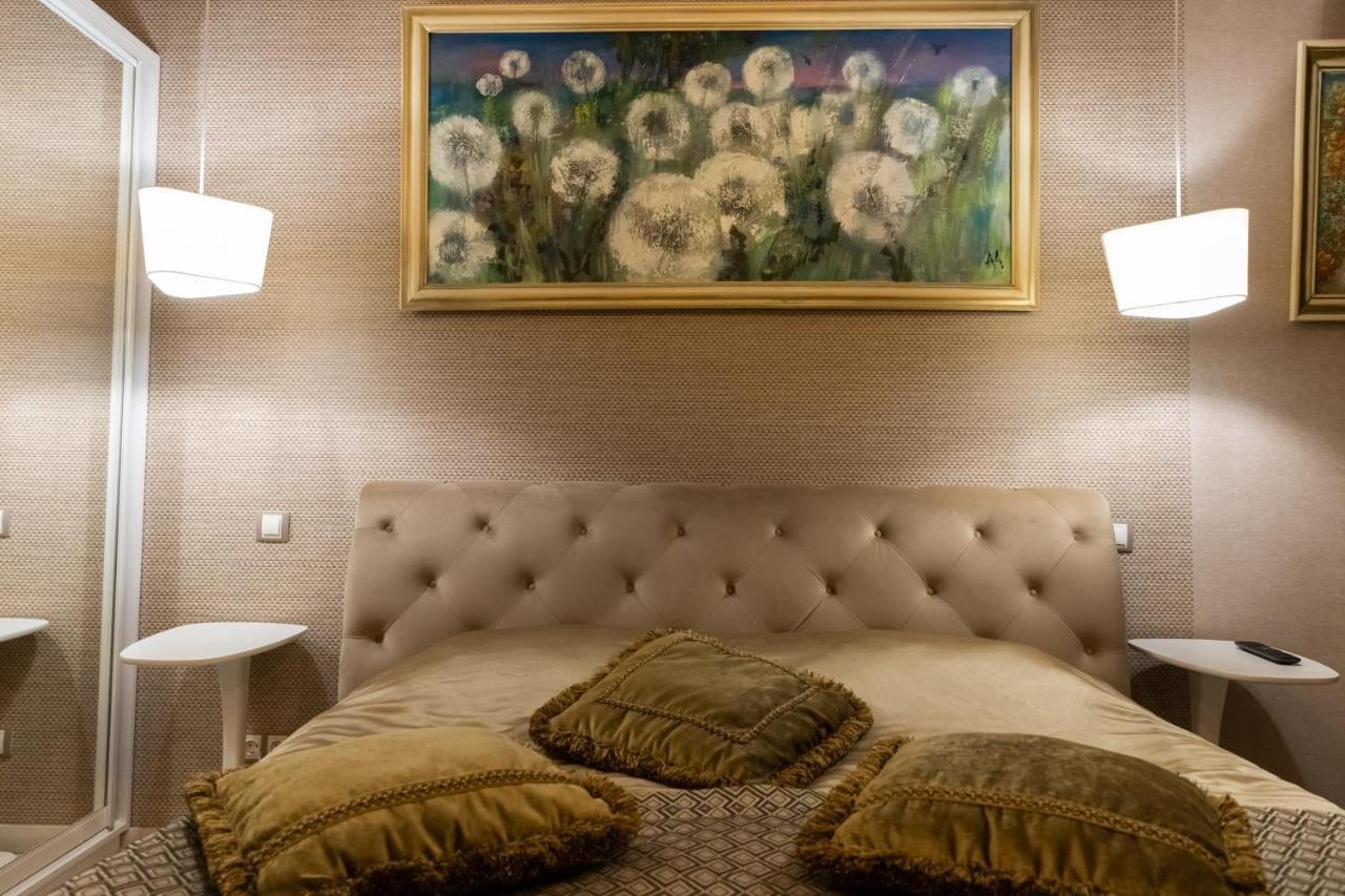 Hotel "Mandarin Clubhouse" Kharkiv Bagian luar foto
