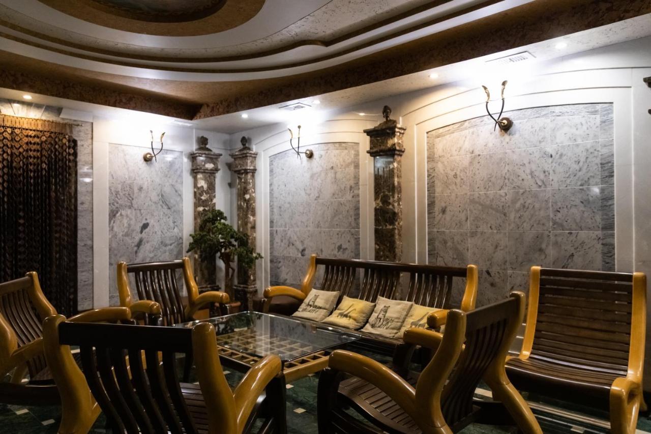 Hotel "Mandarin Clubhouse" Kharkiv Bagian luar foto