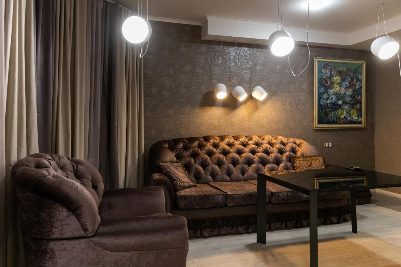 Hotel "Mandarin Clubhouse" Kharkiv Bagian luar foto