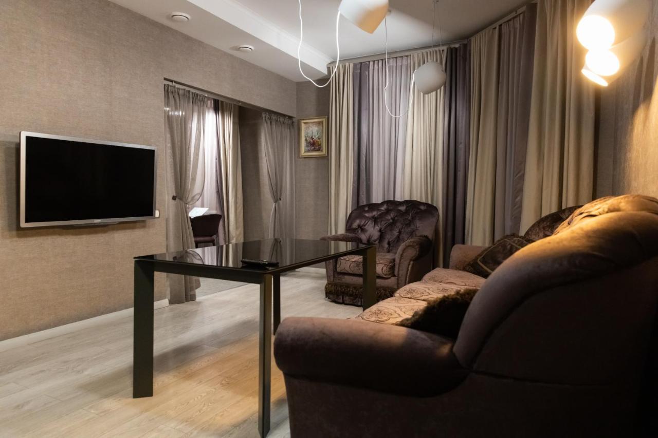 Hotel "Mandarin Clubhouse" Kharkiv Bagian luar foto