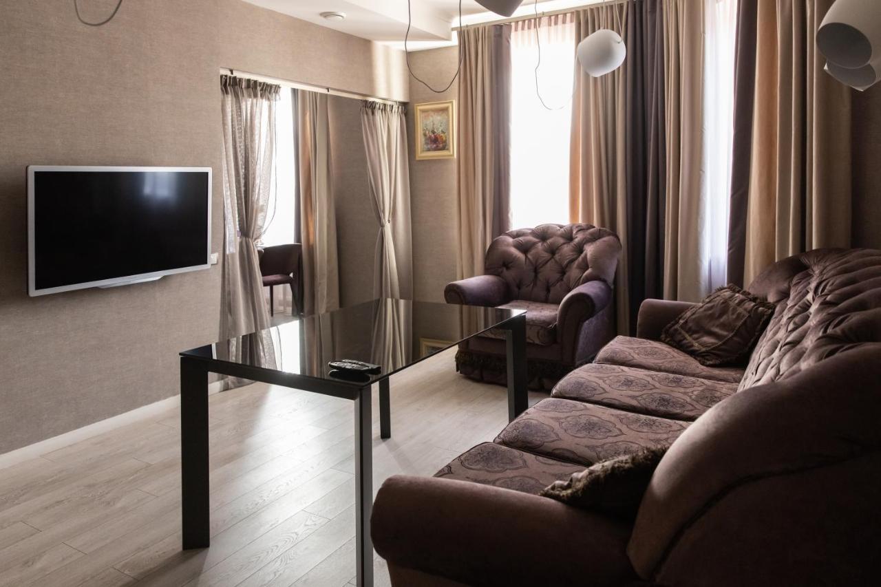 Hotel "Mandarin Clubhouse" Kharkiv Bagian luar foto