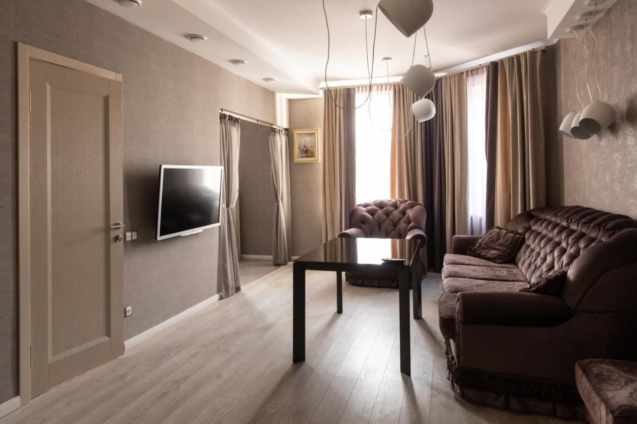 Hotel "Mandarin Clubhouse" Kharkiv Bagian luar foto
