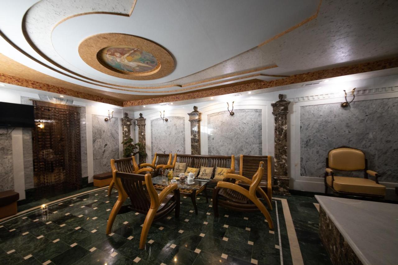 Hotel "Mandarin Clubhouse" Kharkiv Bagian luar foto