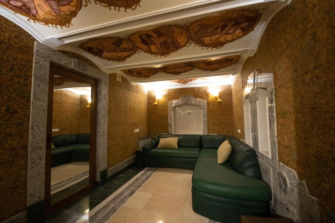 Hotel "Mandarin Clubhouse" Kharkiv Bagian luar foto
