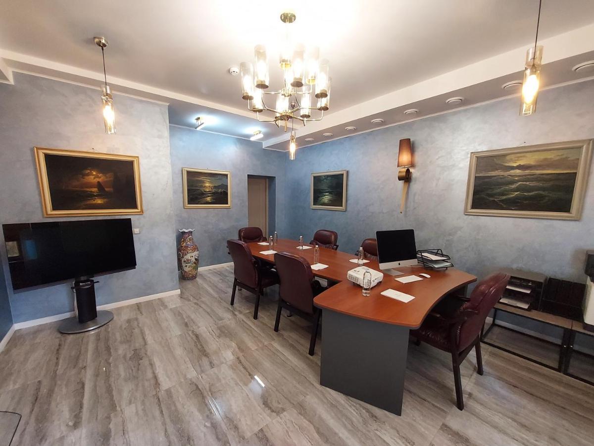 Hotel "Mandarin Clubhouse" Kharkiv Bagian luar foto