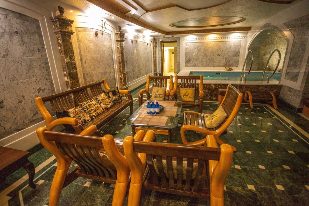 Hotel "Mandarin Clubhouse" Kharkiv Bagian luar foto