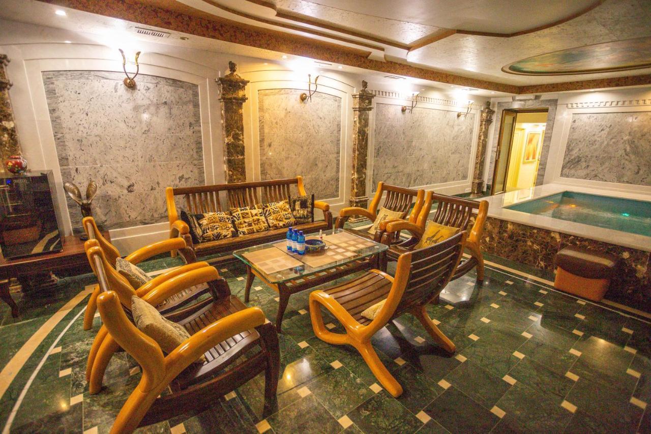 Hotel "Mandarin Clubhouse" Kharkiv Bagian luar foto