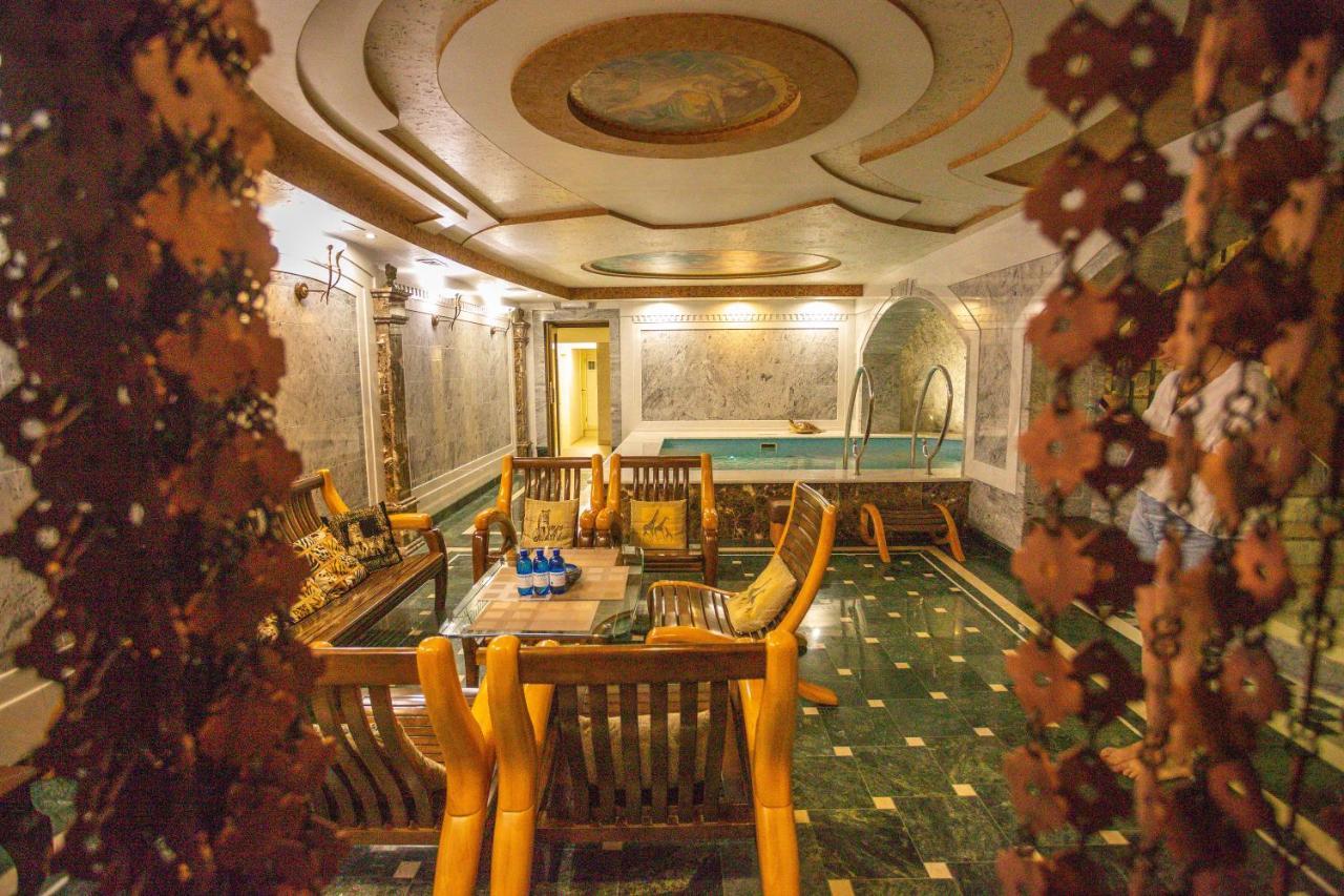 Hotel "Mandarin Clubhouse" Kharkiv Bagian luar foto